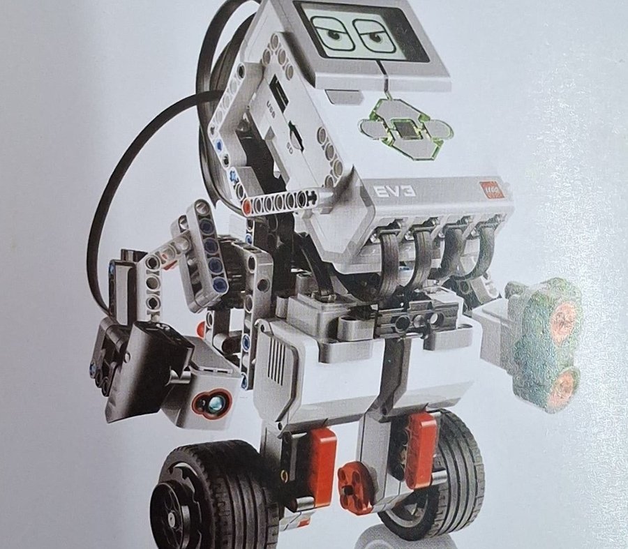 EV3 robot with animated eyes display